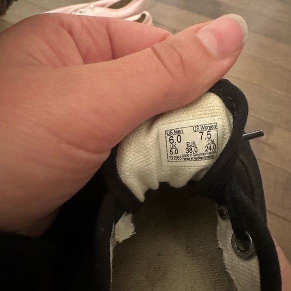 Black vans - Picture 3 of 4